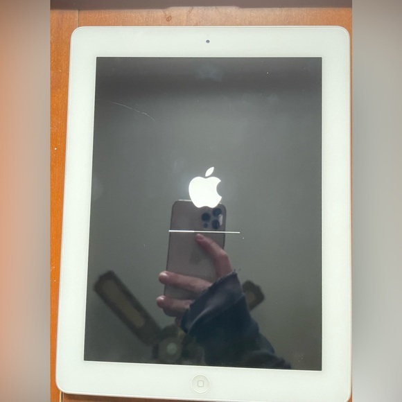 iPad - Picture 1 of 4
